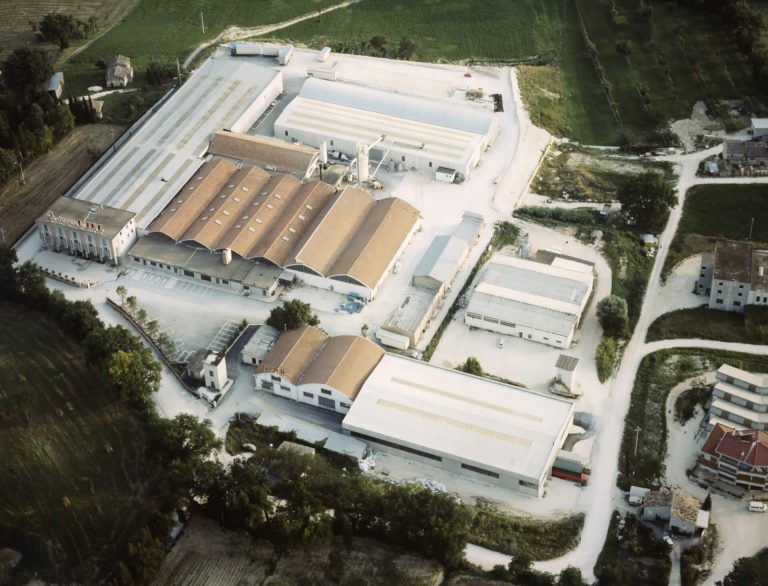 https://cuinescreoreus.es/wp-content/uploads/2023/10/1974-1992_sede_fontevanazza-768x586.jpg